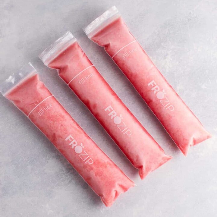 Strawberry pineapple freezer pops – learn how to make popsicles with just frozen fruit, coconut water and maple syrup! #freezerpops #healthy #icepops #popsicles #homemade #healthyrecipe #dessert #healthydessert #strawberrypineapple #summer
