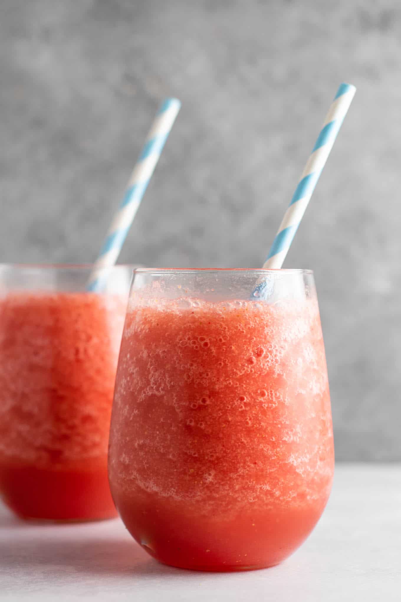 Watermelon alcoholic drink – these white wine slushies are perfect for summer! #whitewineslushie #whitewineslushies #slushierecipe #watermelon #drink #summer #alcohol