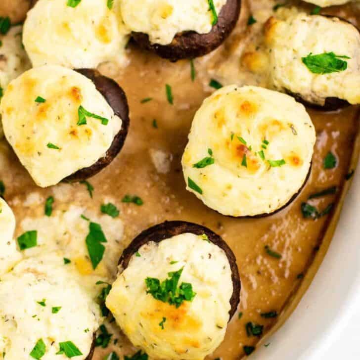Easy Stuffed Portobello mushrooms with cream cheese and sour cream – a healthy vegetarian appetizer! (and low carb) #easyrecipe #creamcheese #vegetarian #appetizer #vegetarianappetizer #lowcarb #healthy #healthyrecipe #healthyappetizer