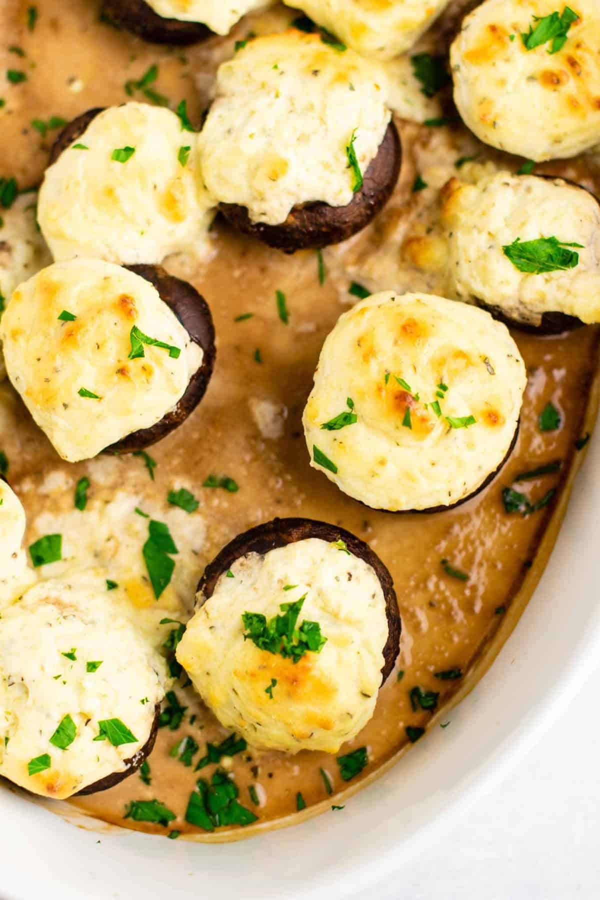 Easy Stuffed Portobello mushrooms with cream cheese and sour cream – a healthy vegetarian appetizer! (and low carb) #easyrecipe #creamcheese #vegetarian #appetizer #vegetarianappetizer #lowcarb #healthy #healthyrecipe #healthyappetizer