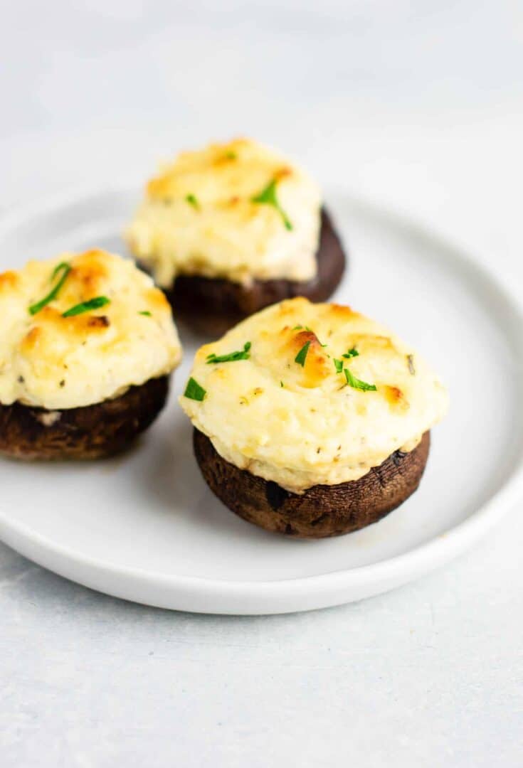 Easy Stuffed Portobello mushrooms with cream cheese and sour cream – a healthy vegetarian appetizer! (and low carb) #easyrecipe #creamcheese #vegetarian #appetizer #vegetarianappetizer #lowcarb #healthy #healthyrecipe #healthyappetizer