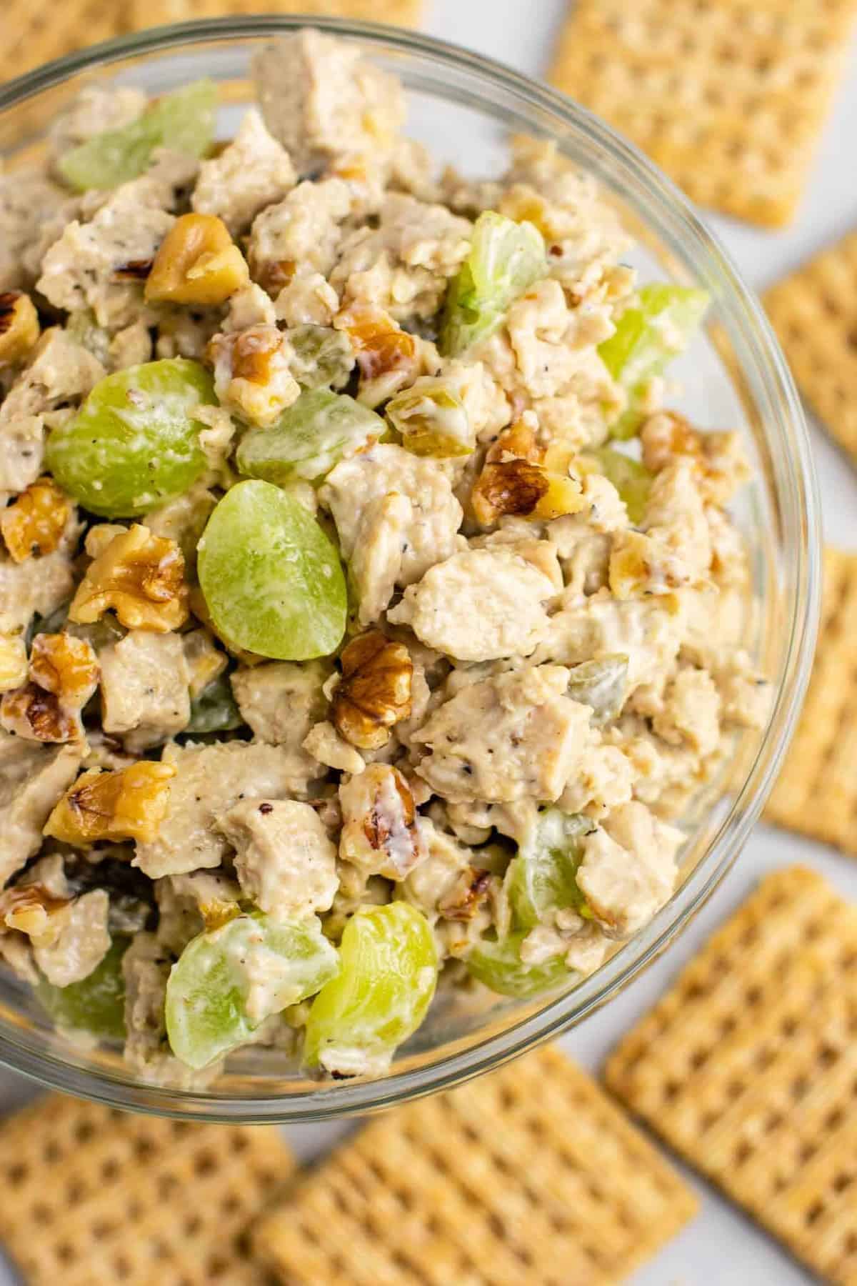 Vegan chicken salad with grapes and pecans. This is so good! I am obsessed! #vegan #veganlunch #veganmealprep #veganchickensalad #meatless #vegetarian #vegandinner #veganchicken