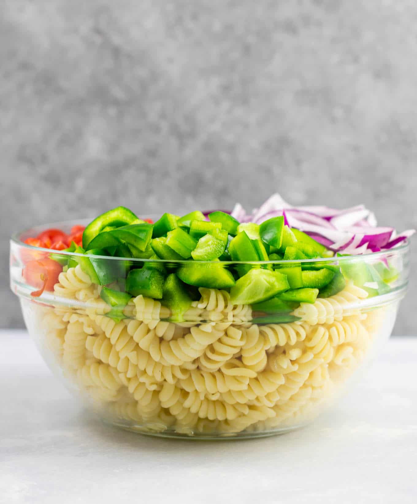 Vegan pasta salad recipe – this was AMAZING! So much flavor and really easy to make. #vegan #pastasalad #vegetarian #sidedish #summer #meatless #dairyfree #healthyrecipe #veganpastasalad