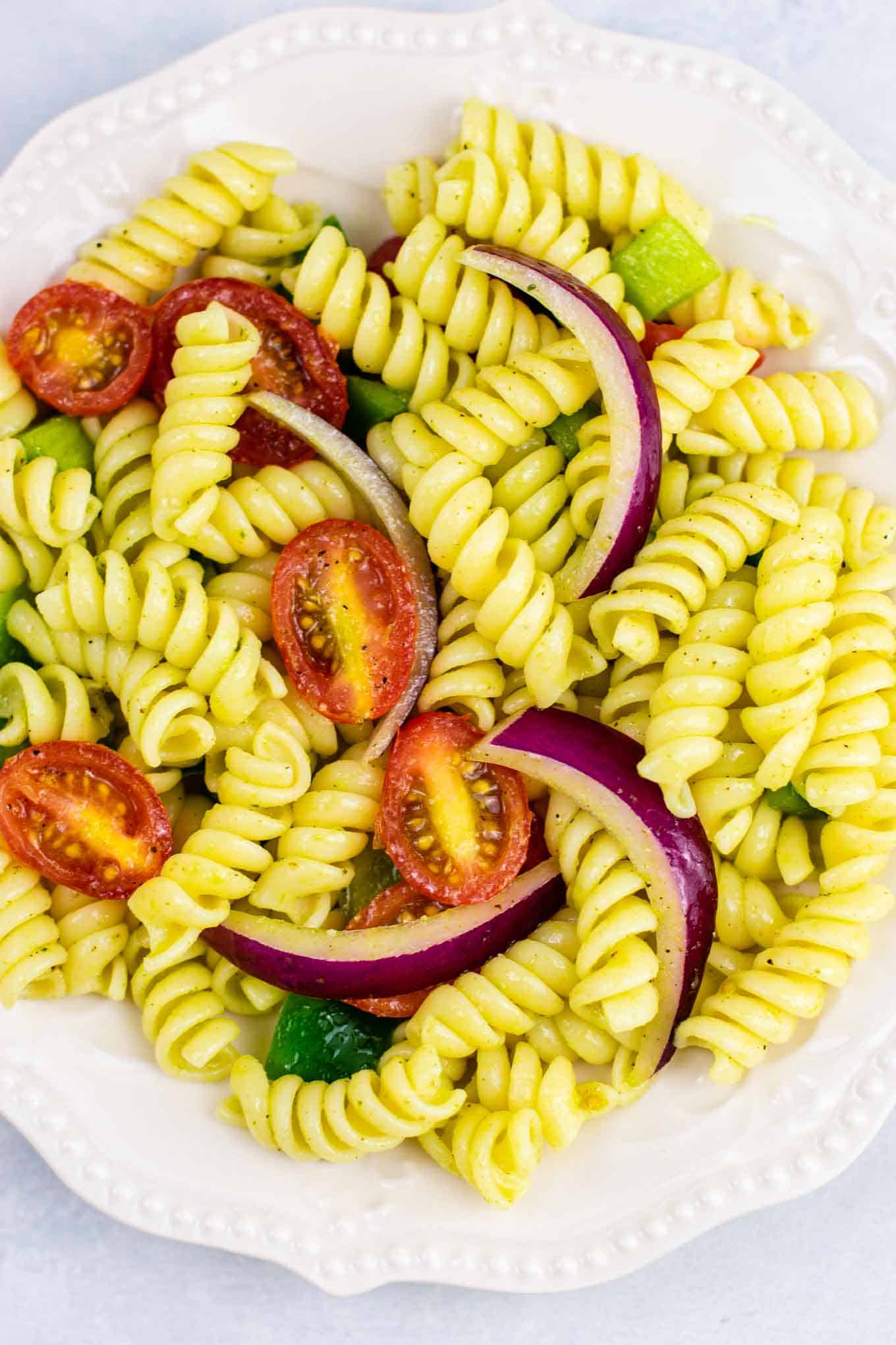 Vegan pasta salad recipes – this was AMAZING! So much flavor and really easy to make. #vegan #pastasalad #vegetarian #sidedish #summer #meatless #dairyfree #healthyrecipe #veganpastasalad