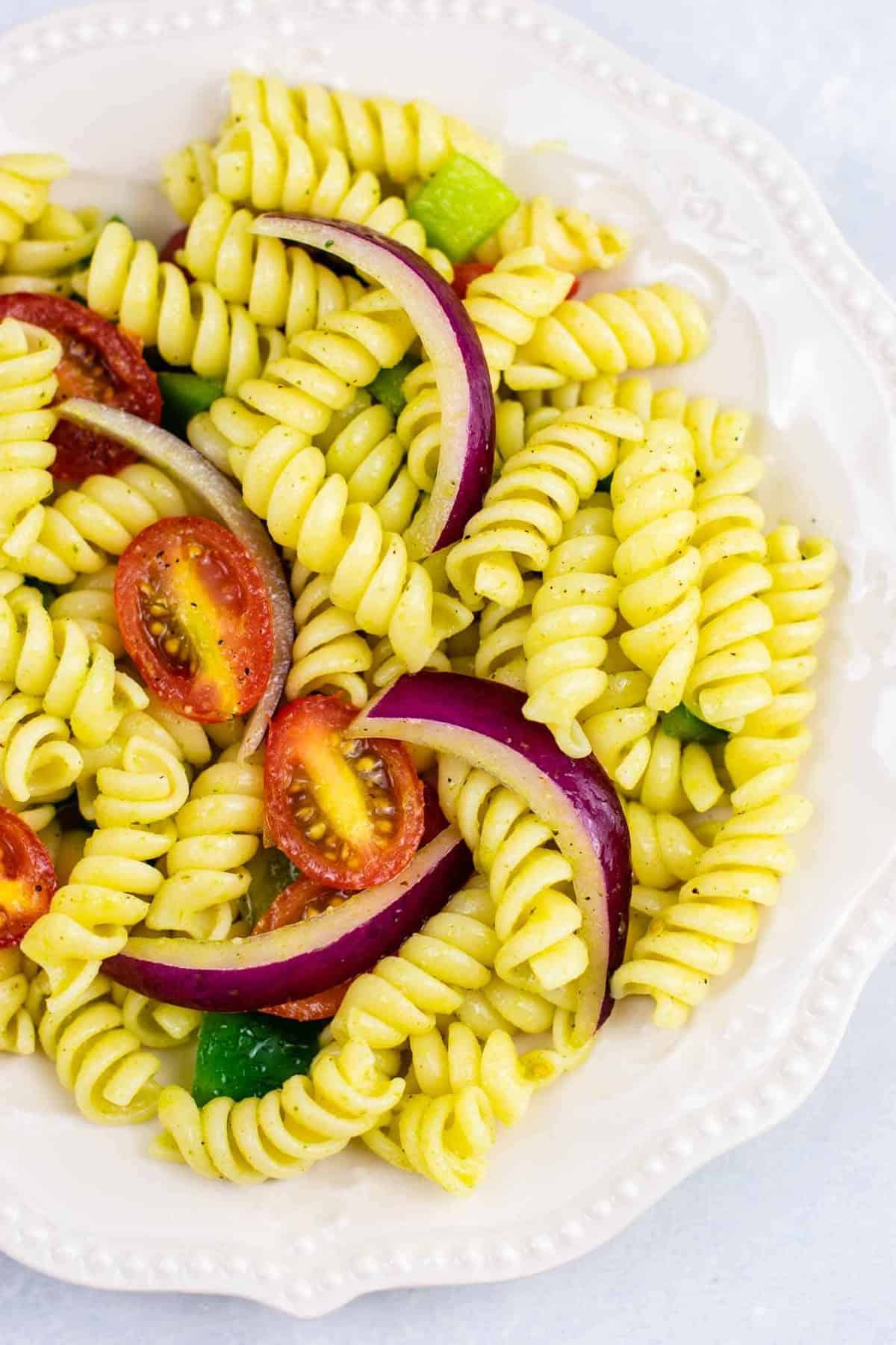 Vegan pasta salad recipe – this was AMAZING! So much flavor and really easy to make. #vegan #pastasalad #vegetarian #sidedish #summer #meatless #dairyfree #healthyrecipe #veganpastasalad