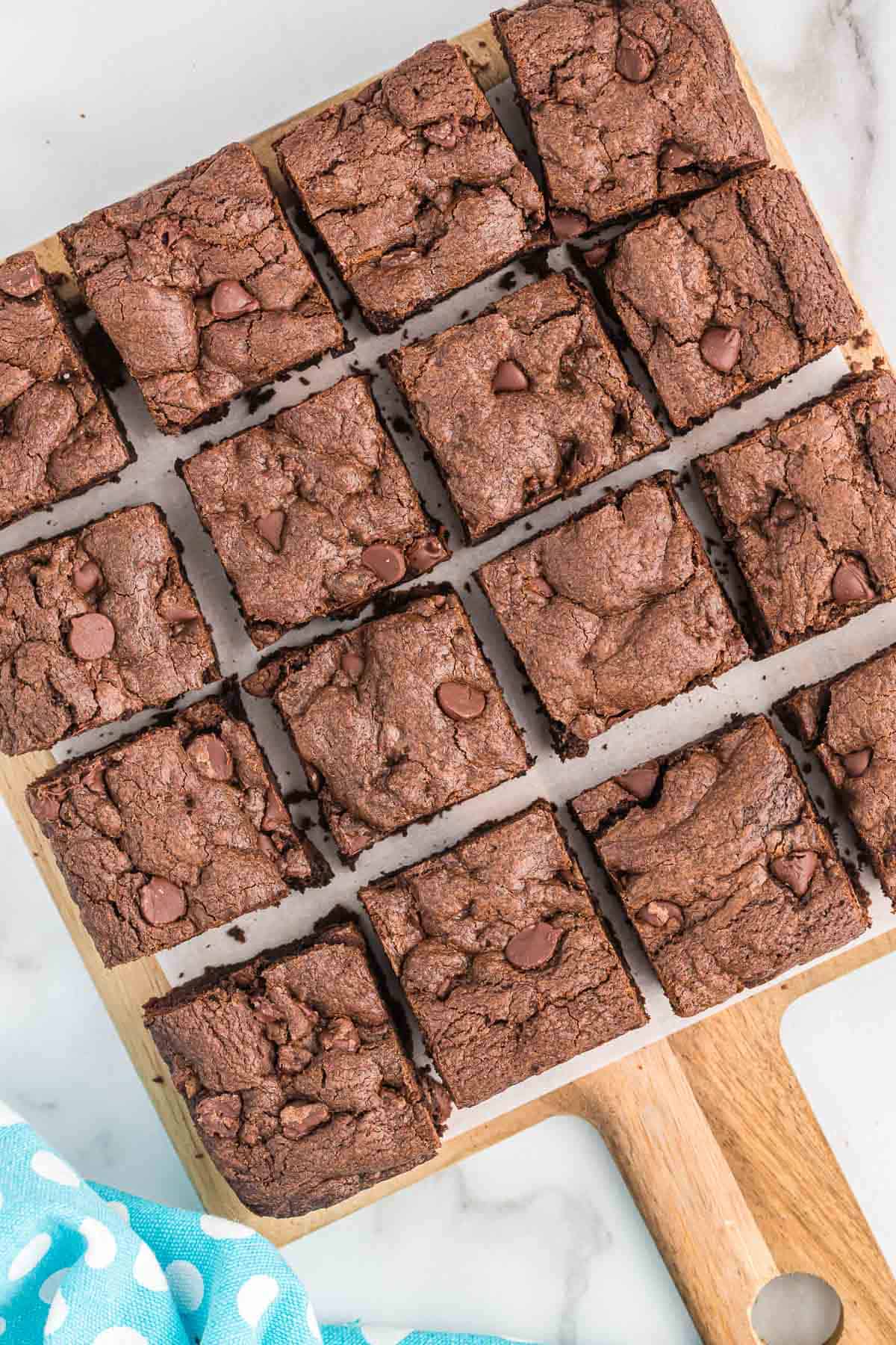 cake mi brownies cut into squares