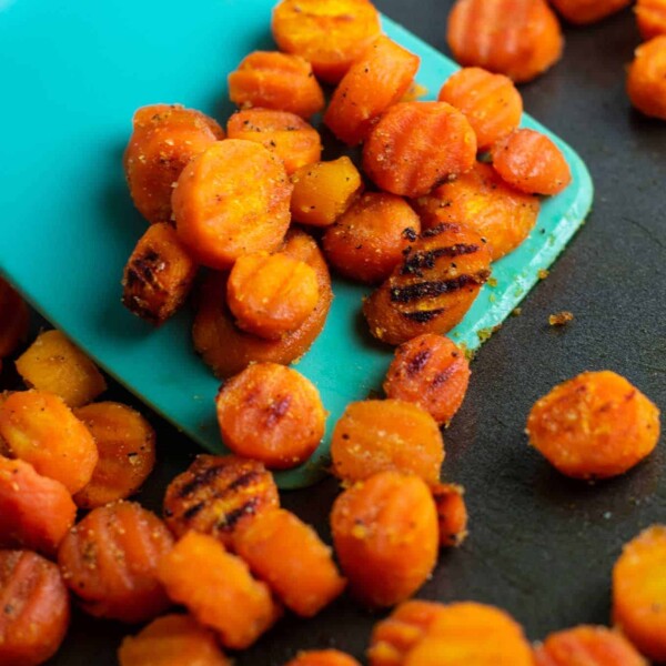 Easy crinkle cut frozen carrots recipe. Perfect super easy veggie side dish for dinner in a hurry! #frozencarrots #crinklecarrots #sidedish #dinner #glutenfree