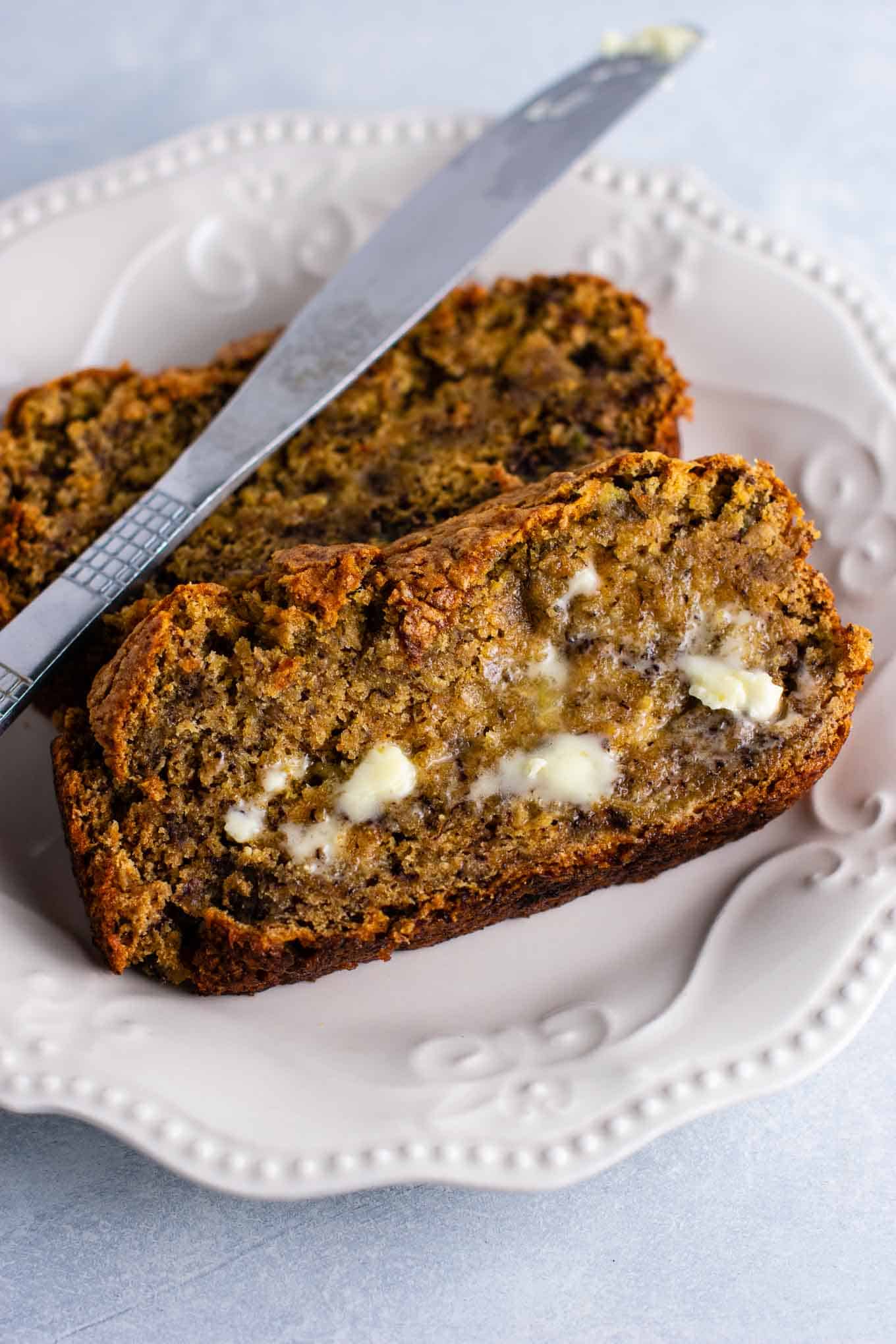 Vegan banana bread recipe – so easy to make and tastes delicious! #vegan #bananabread #veganrecipe #dairyfree #veganbreakfast