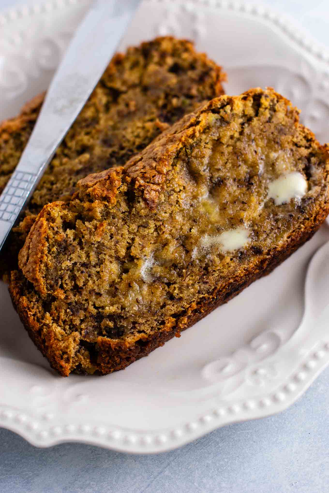 Vegan banana bread recipe – so easy to make and tastes delicious! #vegan #bananabread #veganrecipe #dairyfree #veganbreakfast