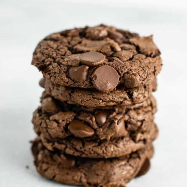How to make chocolate cake mix cookies – these are AMAZING and literally take 5 minutes to make! #cakemixcookies #cakemix #chocolate #dessert #chocolatecakemix