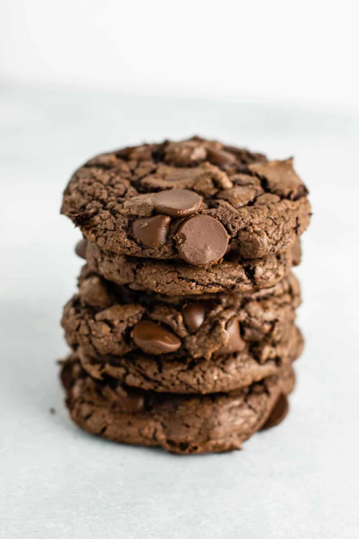 How to make chocolate cake mix cookies – these are AMAZING and literally take 5 minutes to make! #cakemixcookies #cakemix #chocolate #dessert #chocolatecakemix