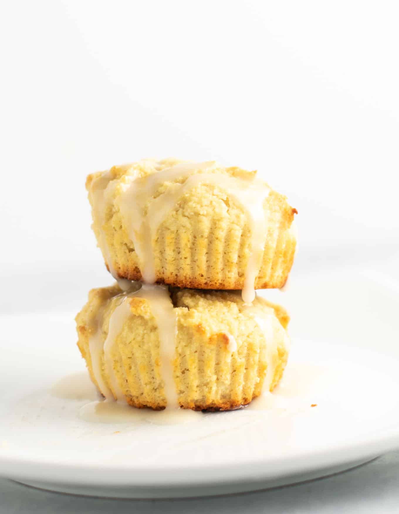 Gluten free lemon muffins with a sweet lemon glaze. These are perfectly fluffy, do not fall apart, and taste amazing! #glutenfree #lemonmuffins #breakfast