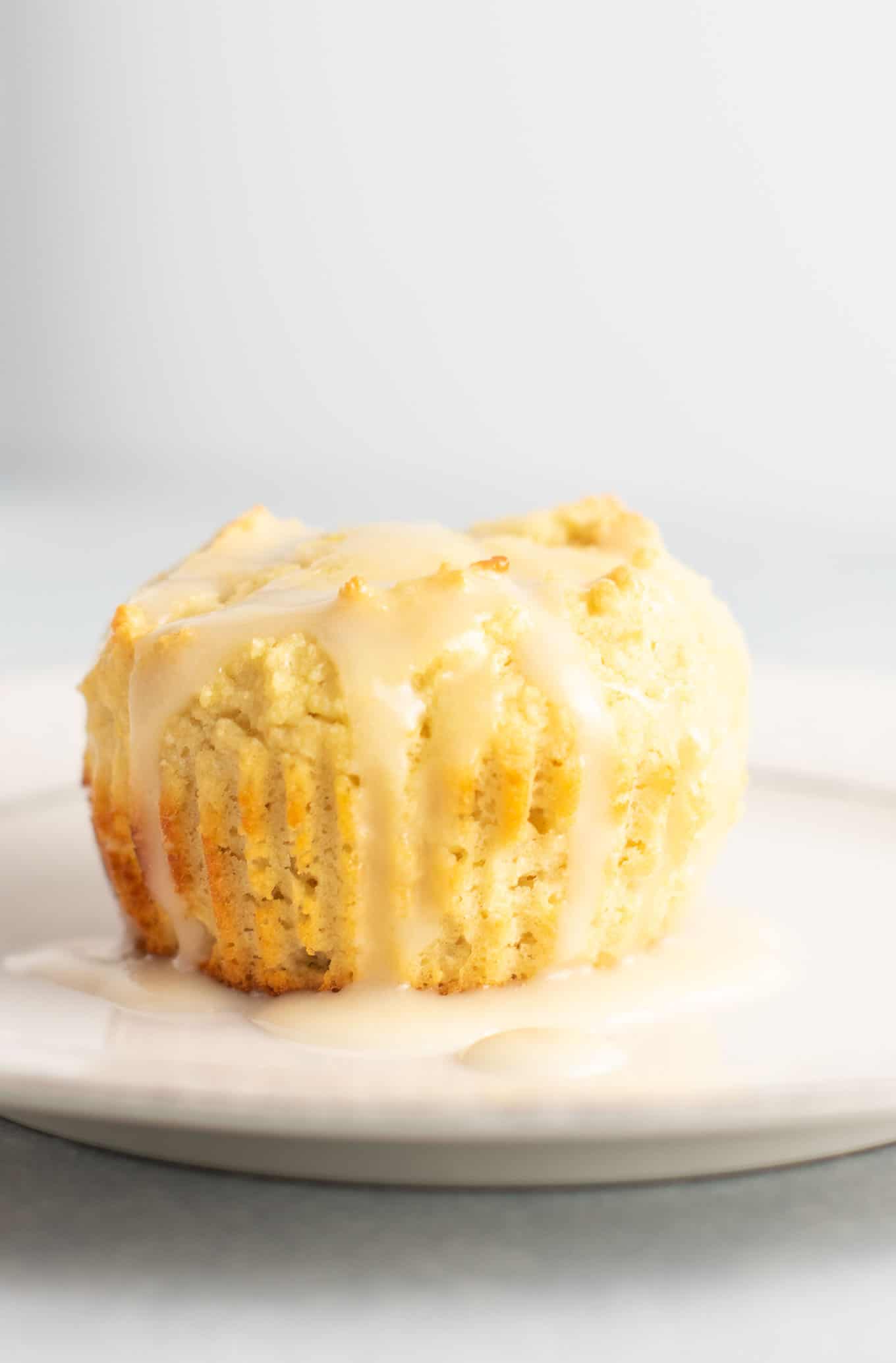 Gluten free lemon muffins with a sweet lemon glaze. These are perfectly fluffy, do not fall apart, and taste amazing! #glutenfree #lemonmuffins #breakfast