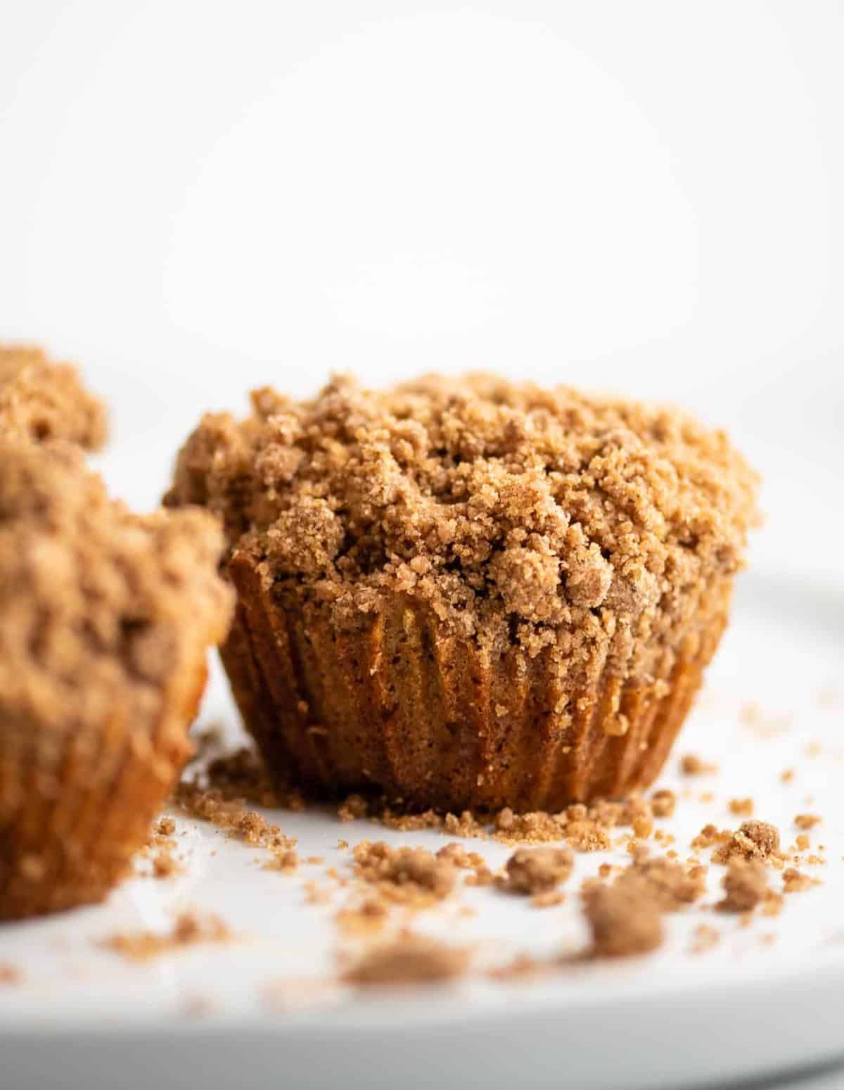 apple cinnamon muffins with streusel topping