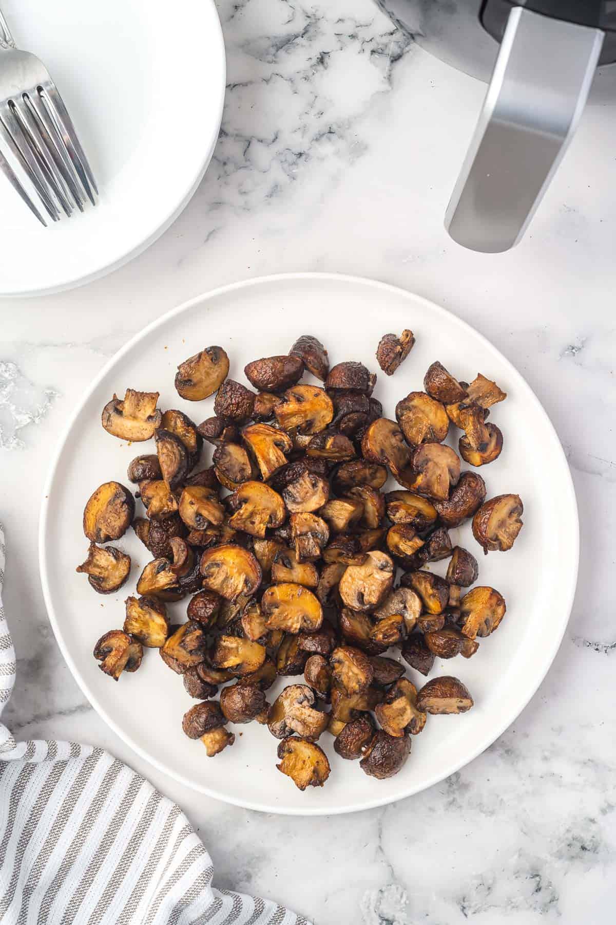 air fryer mushrooms on a white plate