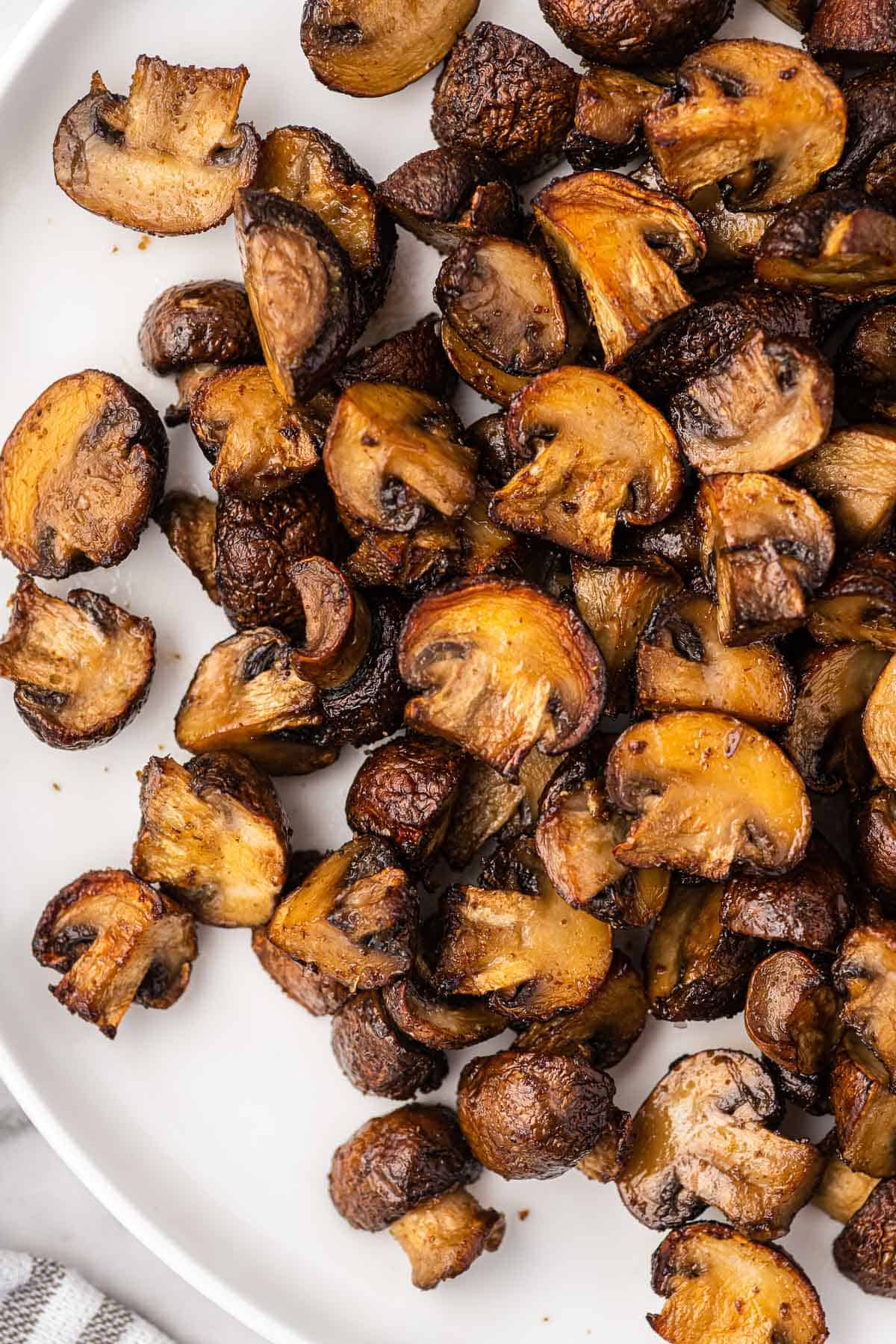 air fryer mushrooms on a white plate