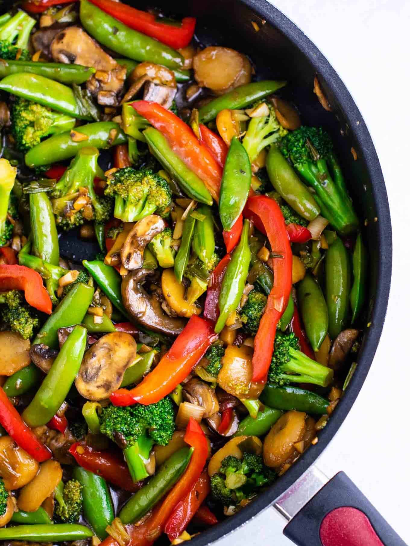 Stir fry vegetables recipe – with homemade stir fry sauce. This is amazing and has so much flavor! #stirfryvegetables #stirfry #stirfryrecipe #stirfrysauce #vegetarian #vegan #glutenfree #dinner #dinnerrecipe