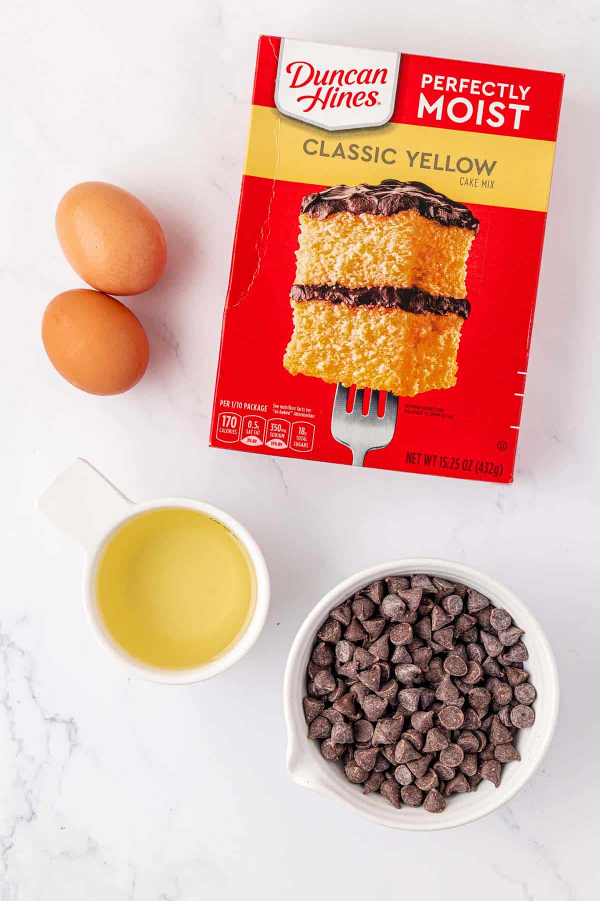ingredients to make cake mix chocolate chip cookies