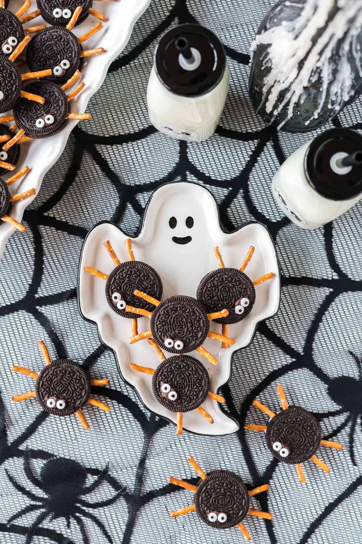 oreo spiders on a ghost plate