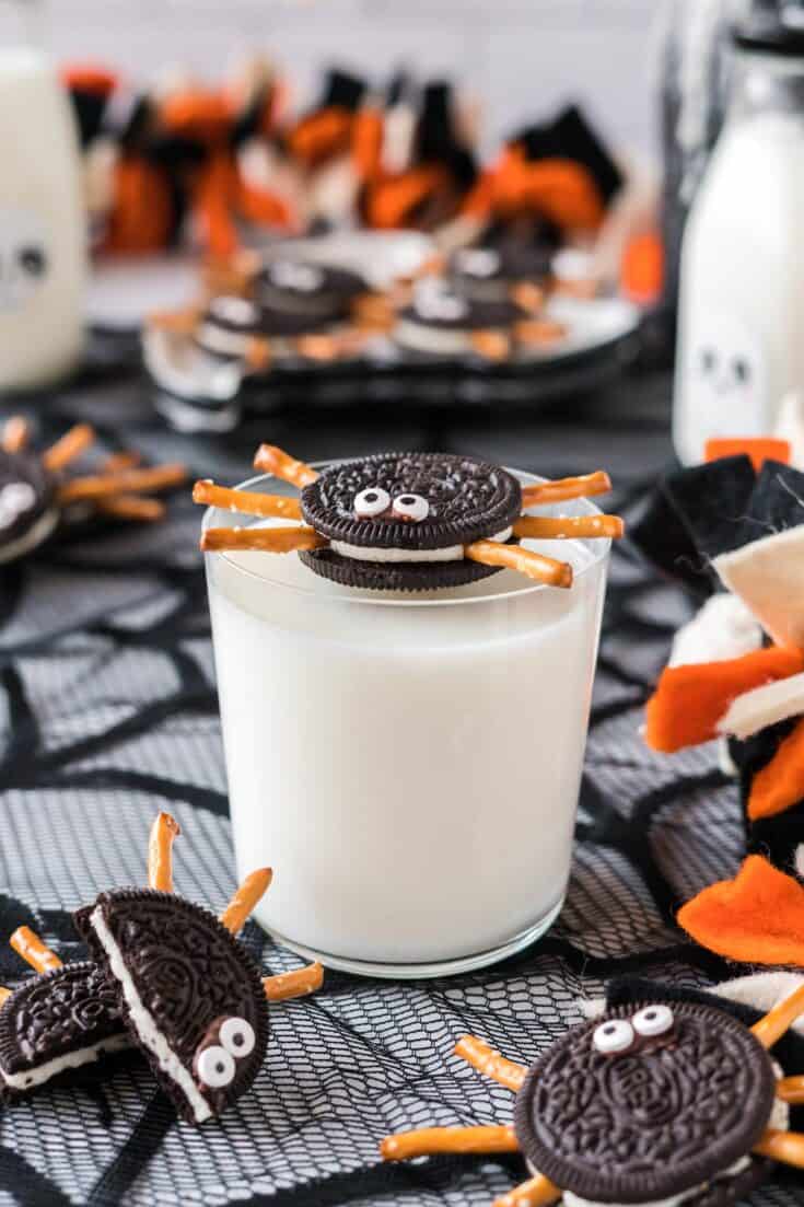 Easy Oreo Spiders for Halloween - Build Your Bite