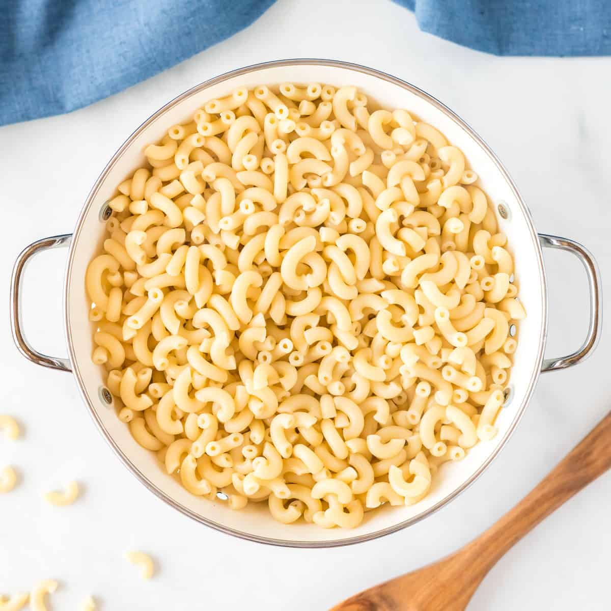 cooked macaroni noodles in a strainer