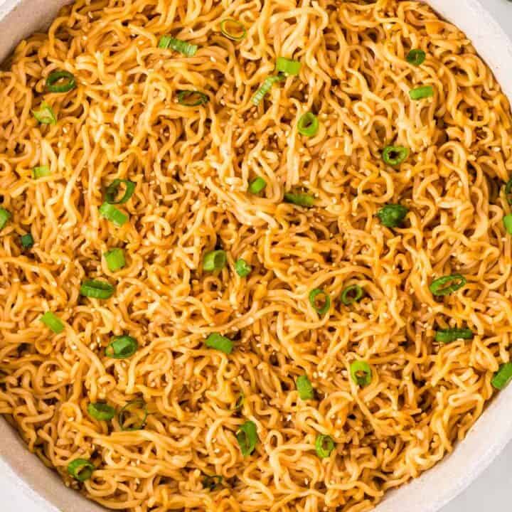 https://buildyourbite.com/wp-content/uploads/2022/02/Sesame-Garlic-Ramen-noodles-fe-2-720x720.jpg