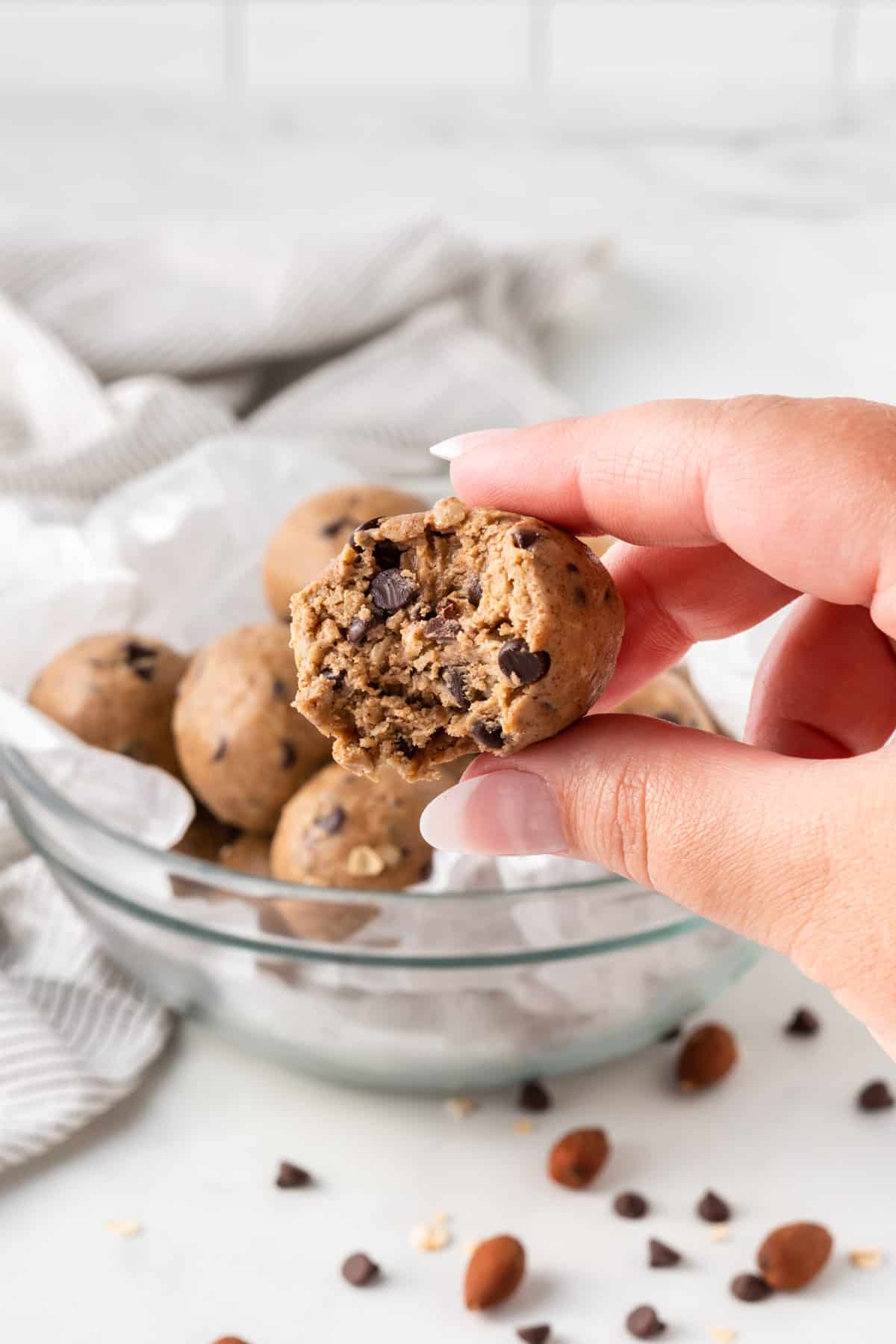 Almond Butter Oatmeal Protein Balls (6 Ingredients) – A Simple Palate