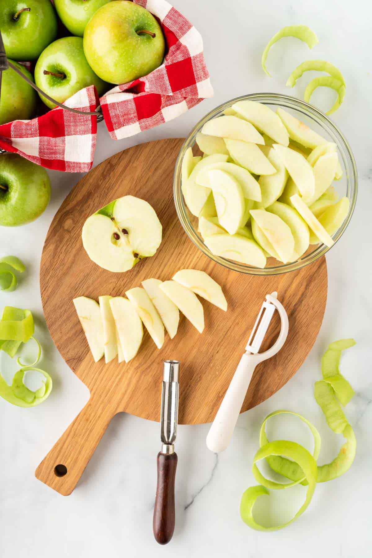 cutting apples into slices