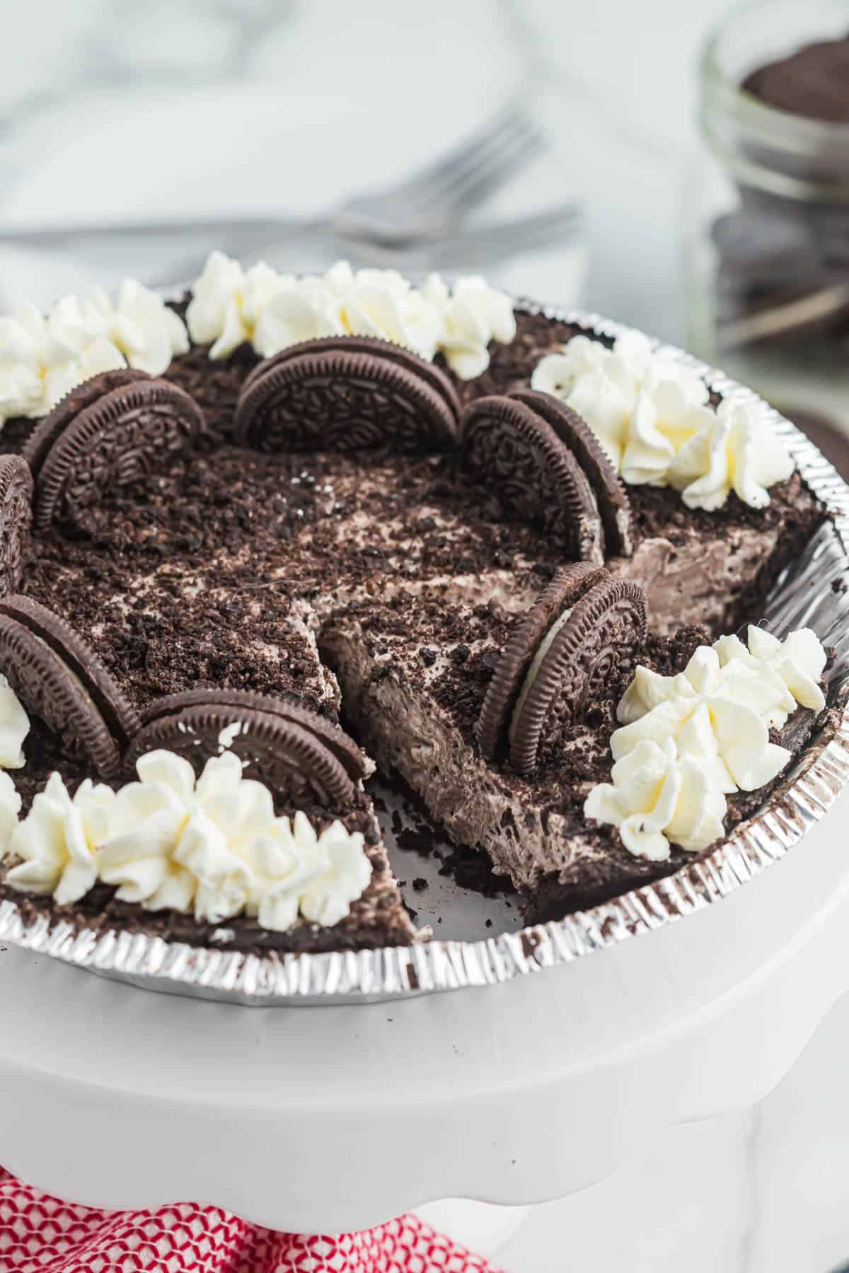 no bake oreo pie cut into pieces