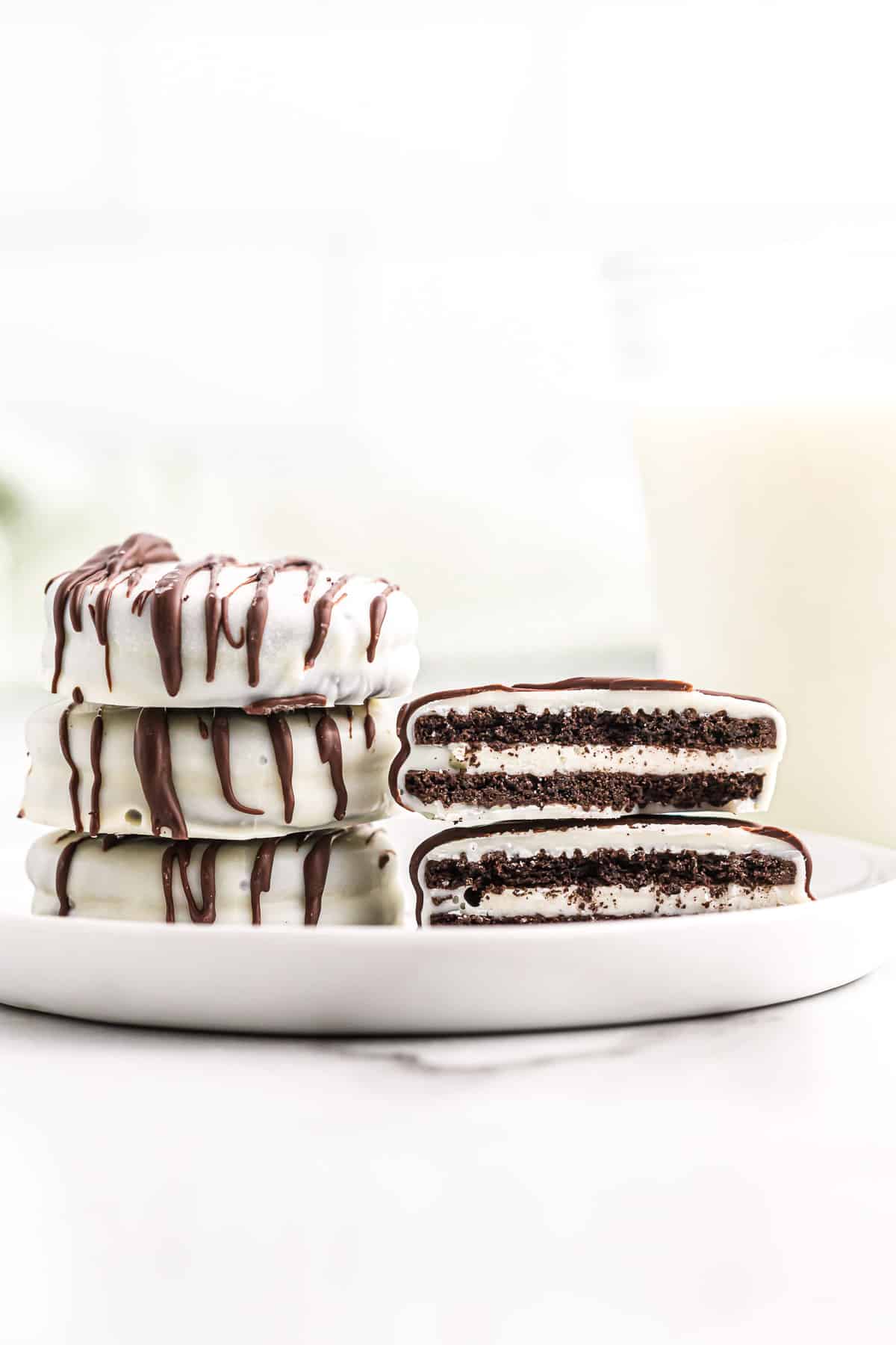 white chocolate covered Oreos drizzled with dark chocolate