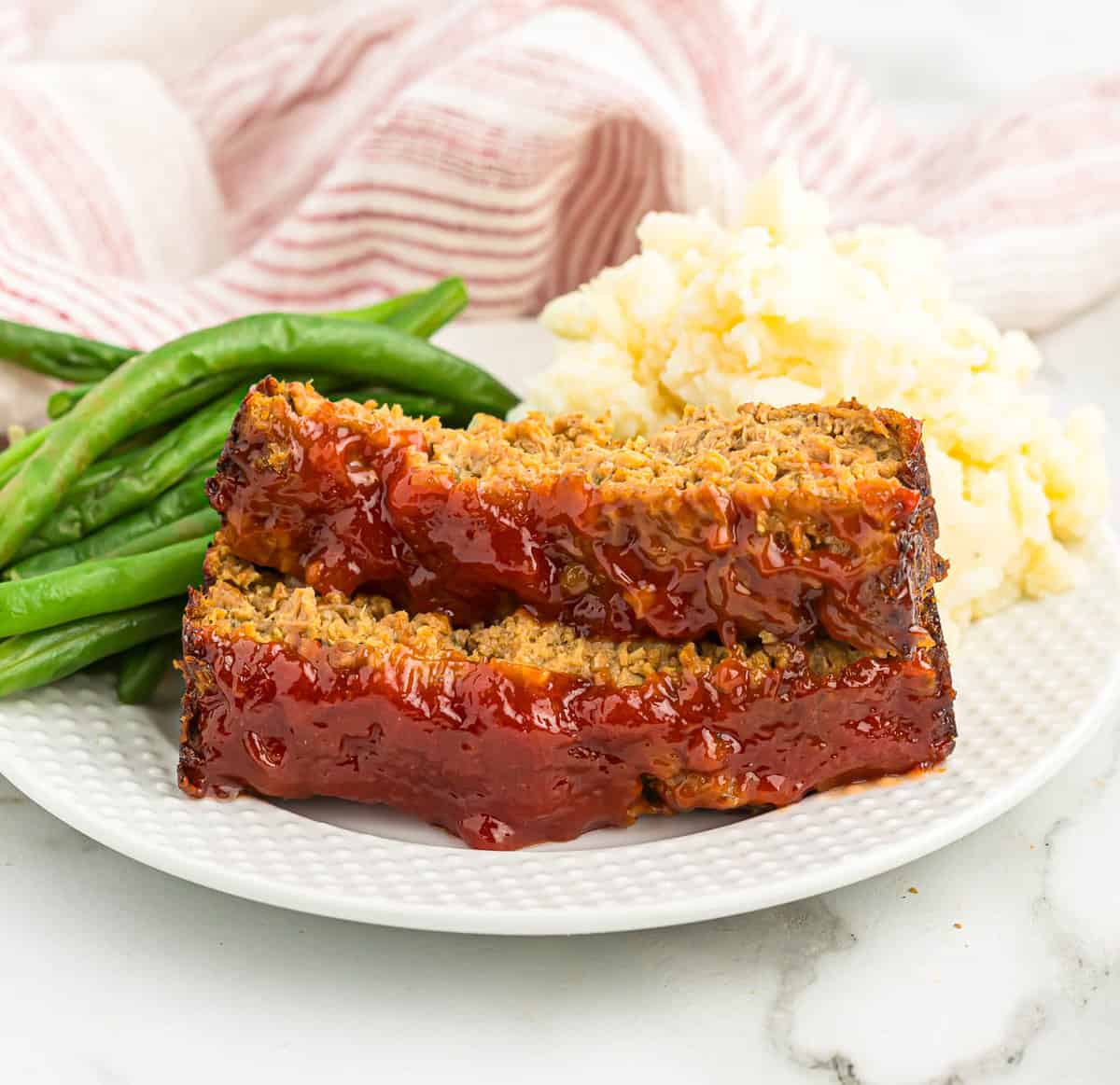 meatloaf with green beans and mashed potatoes