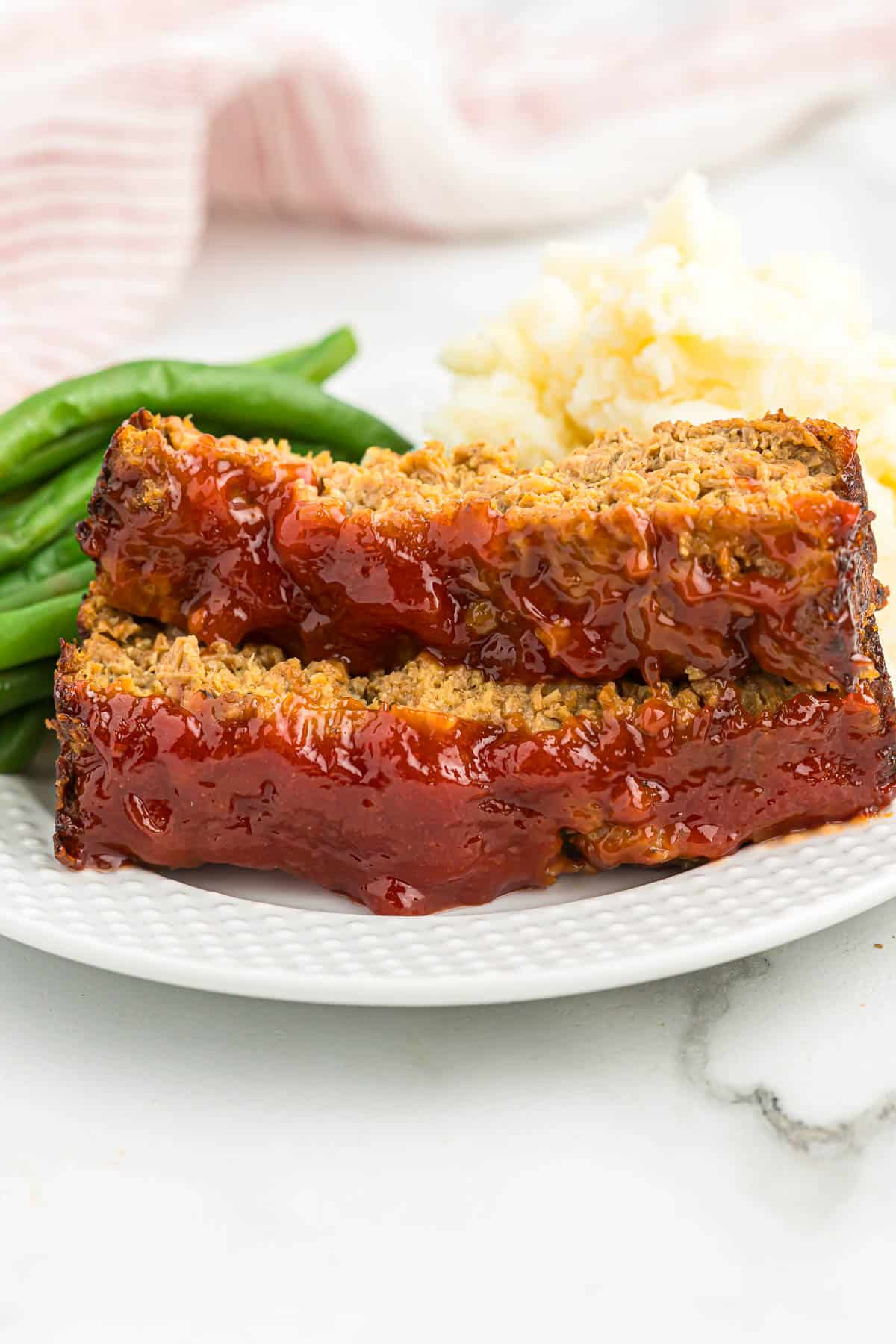 meatloaf with green beans and mashed potatoes