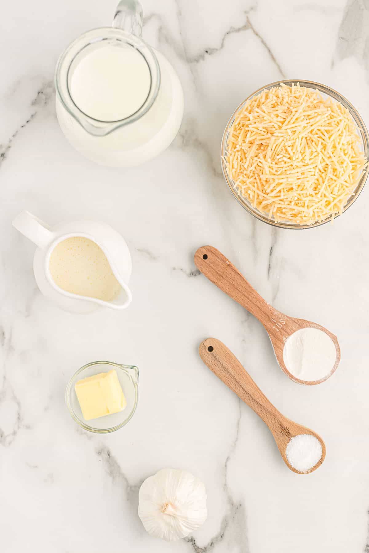ingredients to make parmesan cream sauce