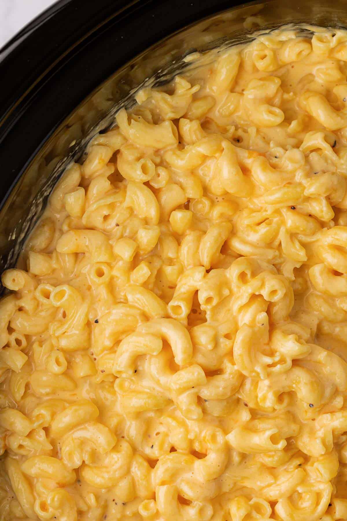 macaroni and cheese in a crock pot