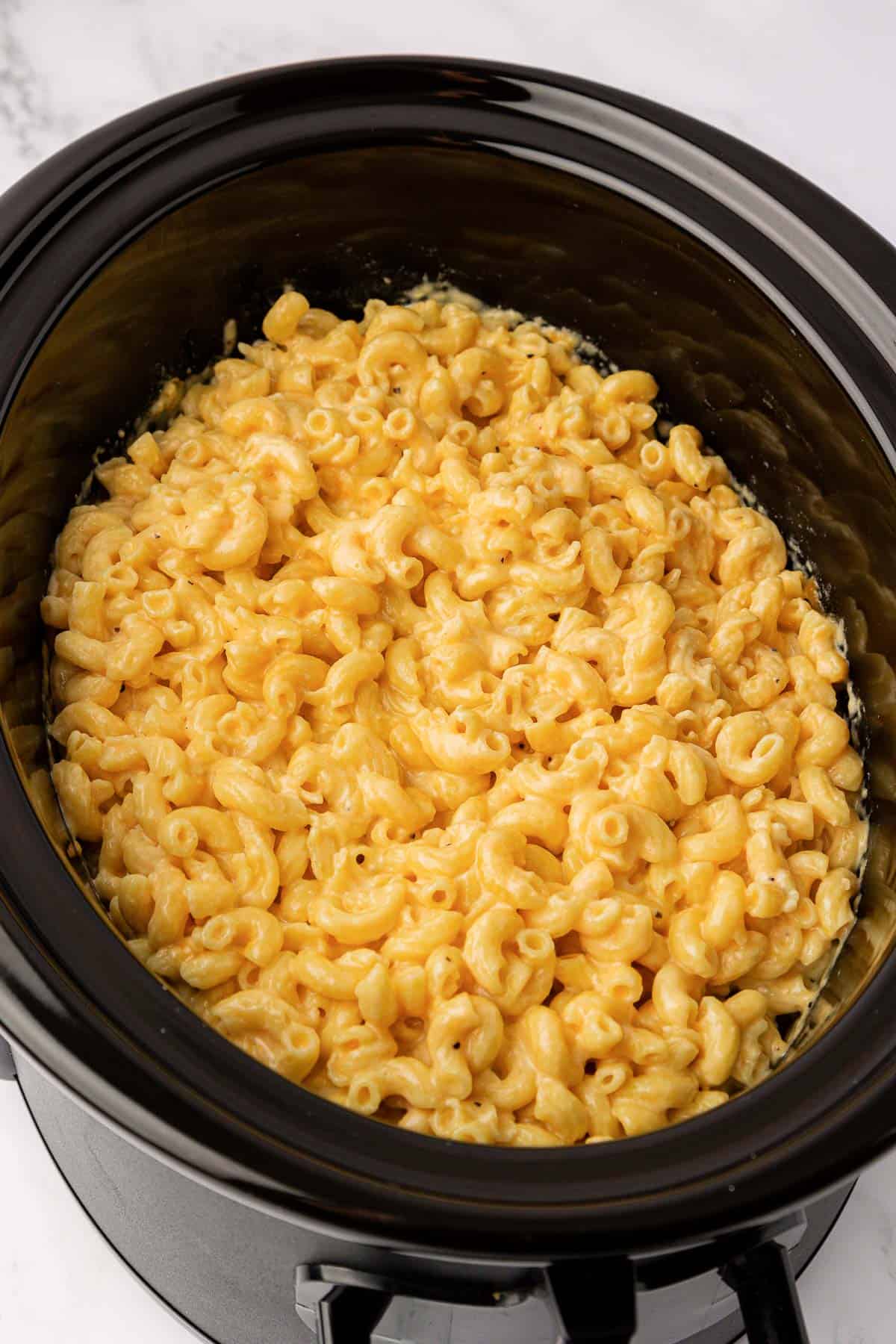 macaroni and cheese in a crock pot