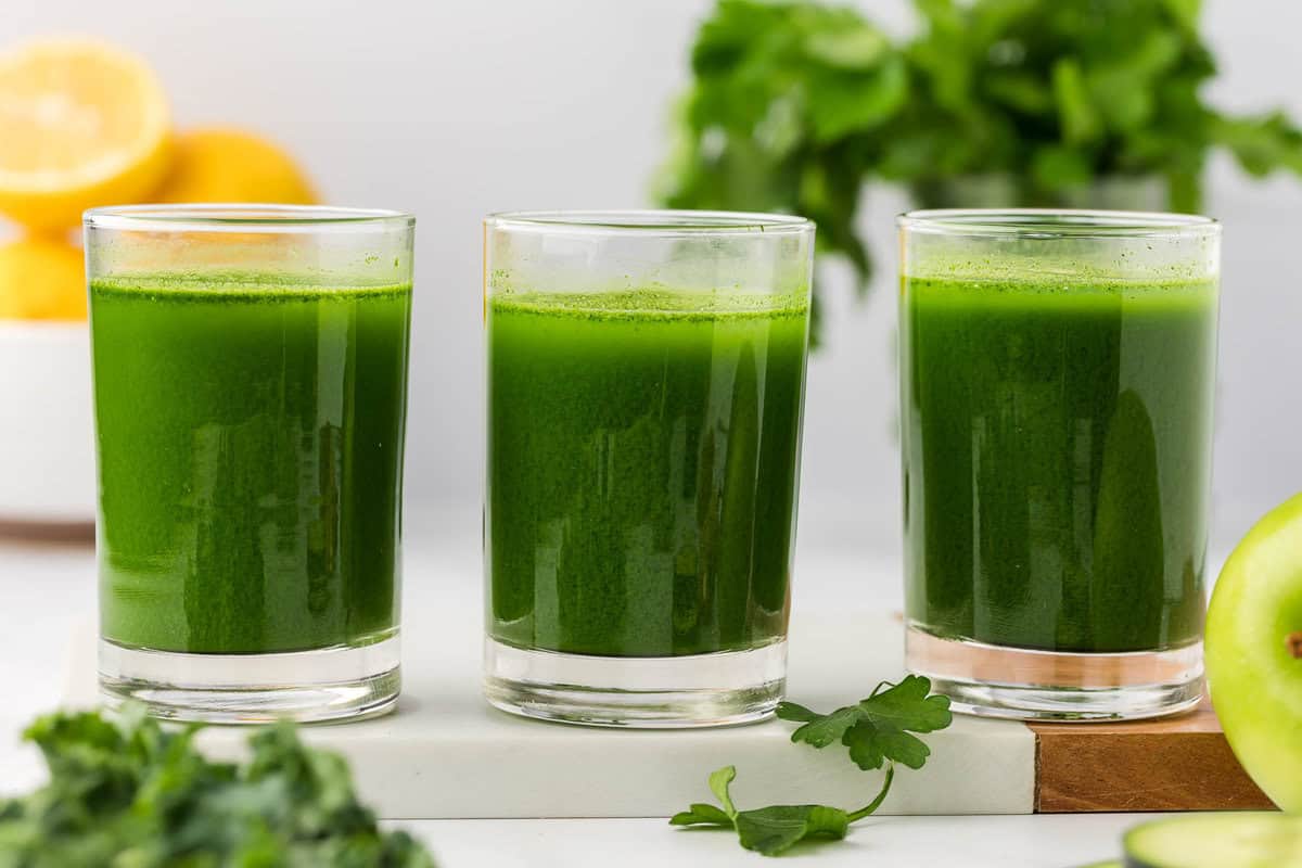 vegetable green juice in glasses