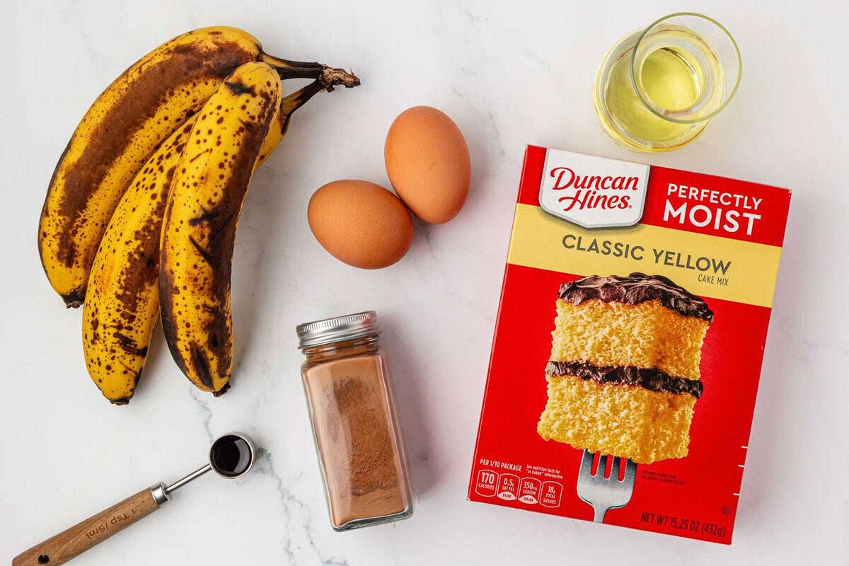 ingredients to make cake mix banana bread