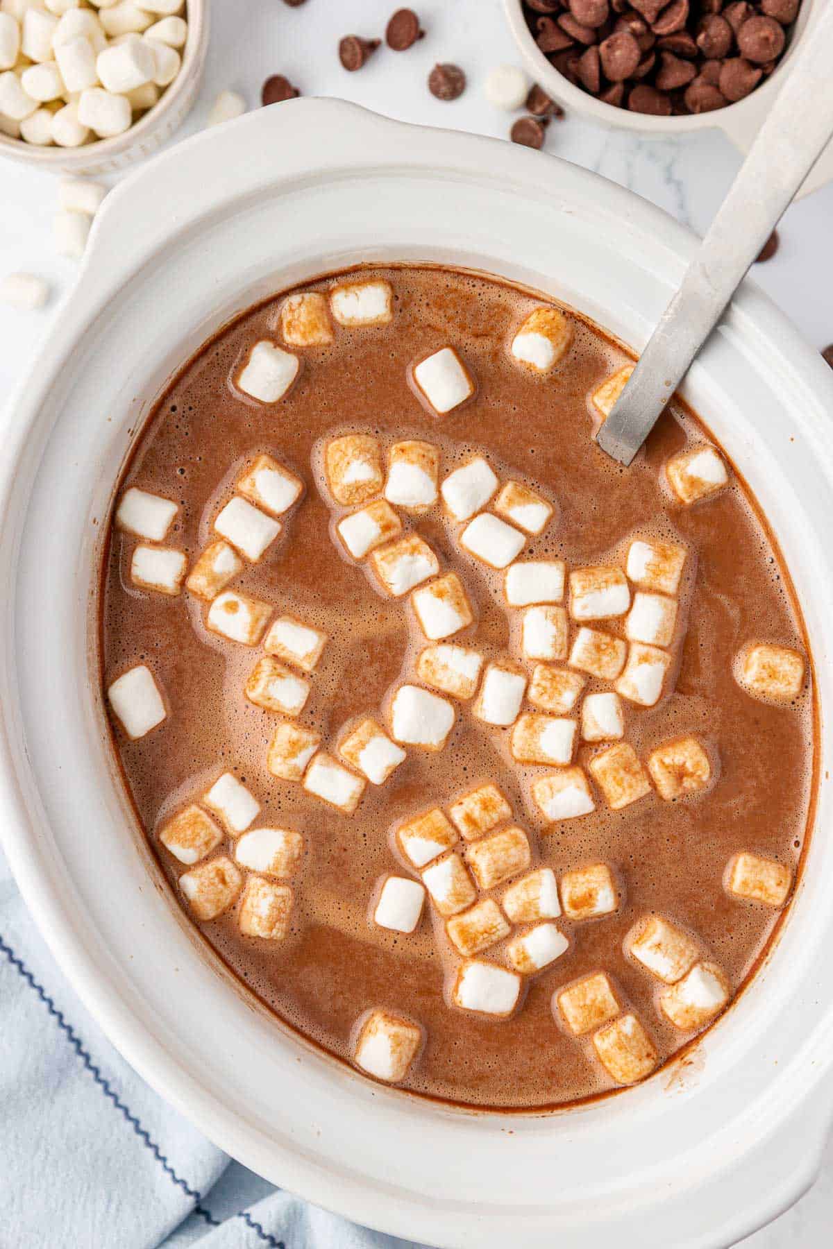 hot chocolate with marshmallows in a crock pot