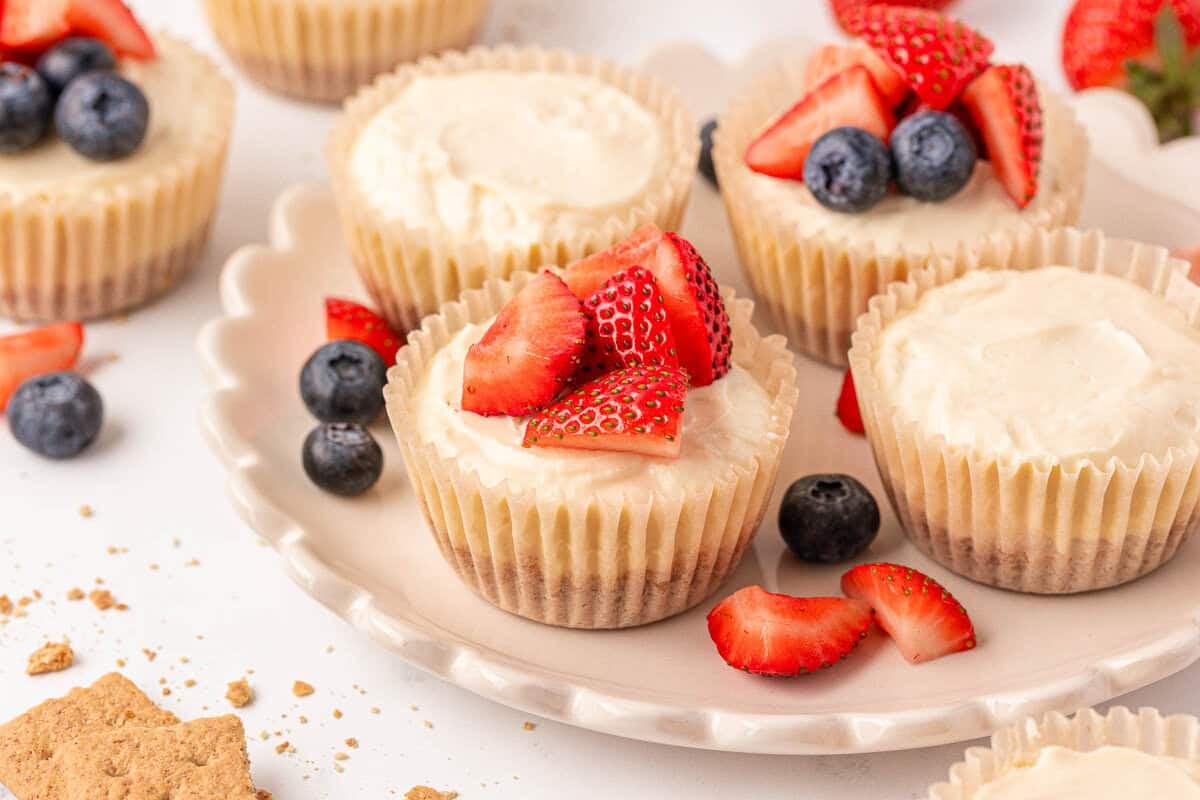 no bake mini cheesecakes topped with strawberries