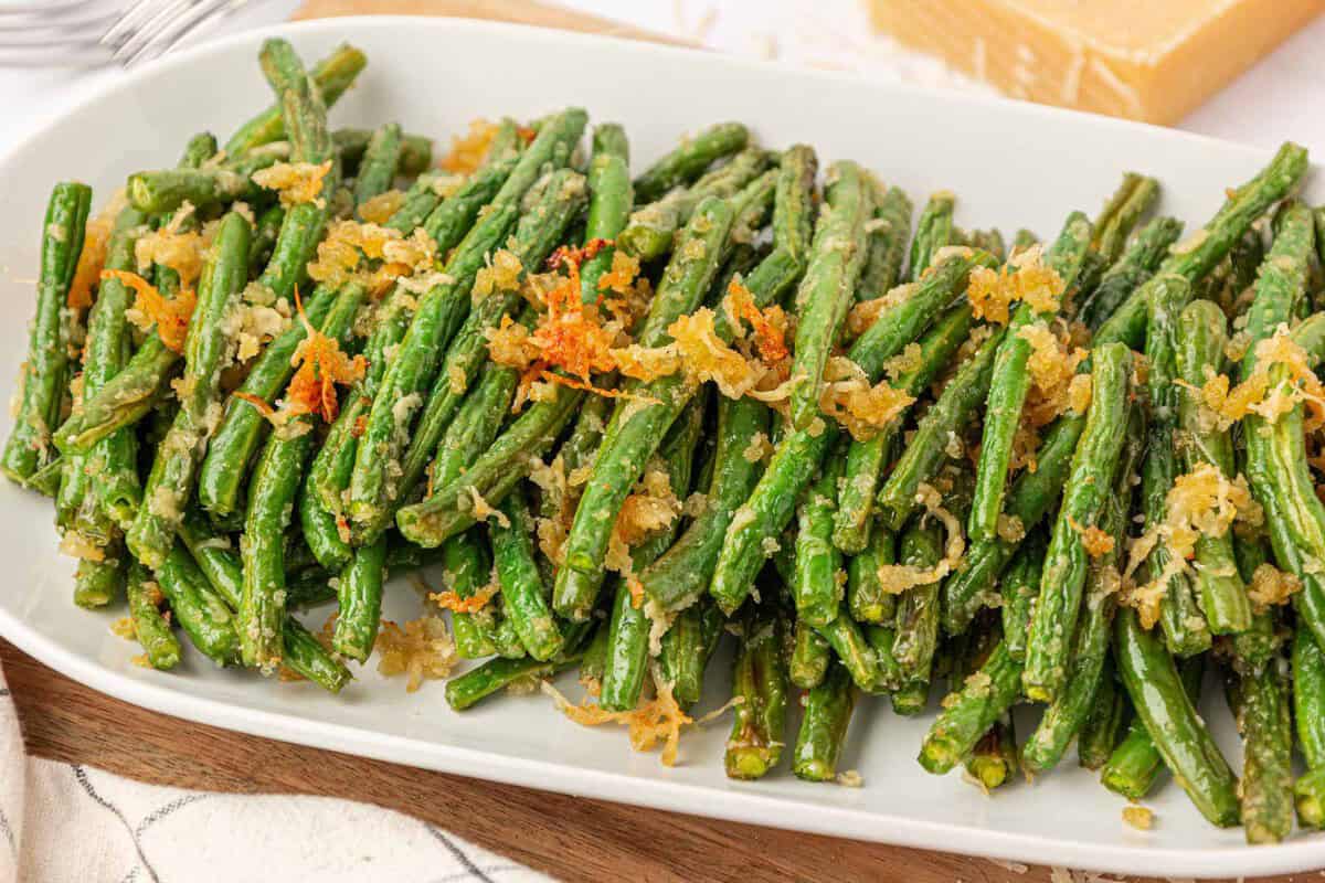 roasted parmesan green beans on a serving platter
