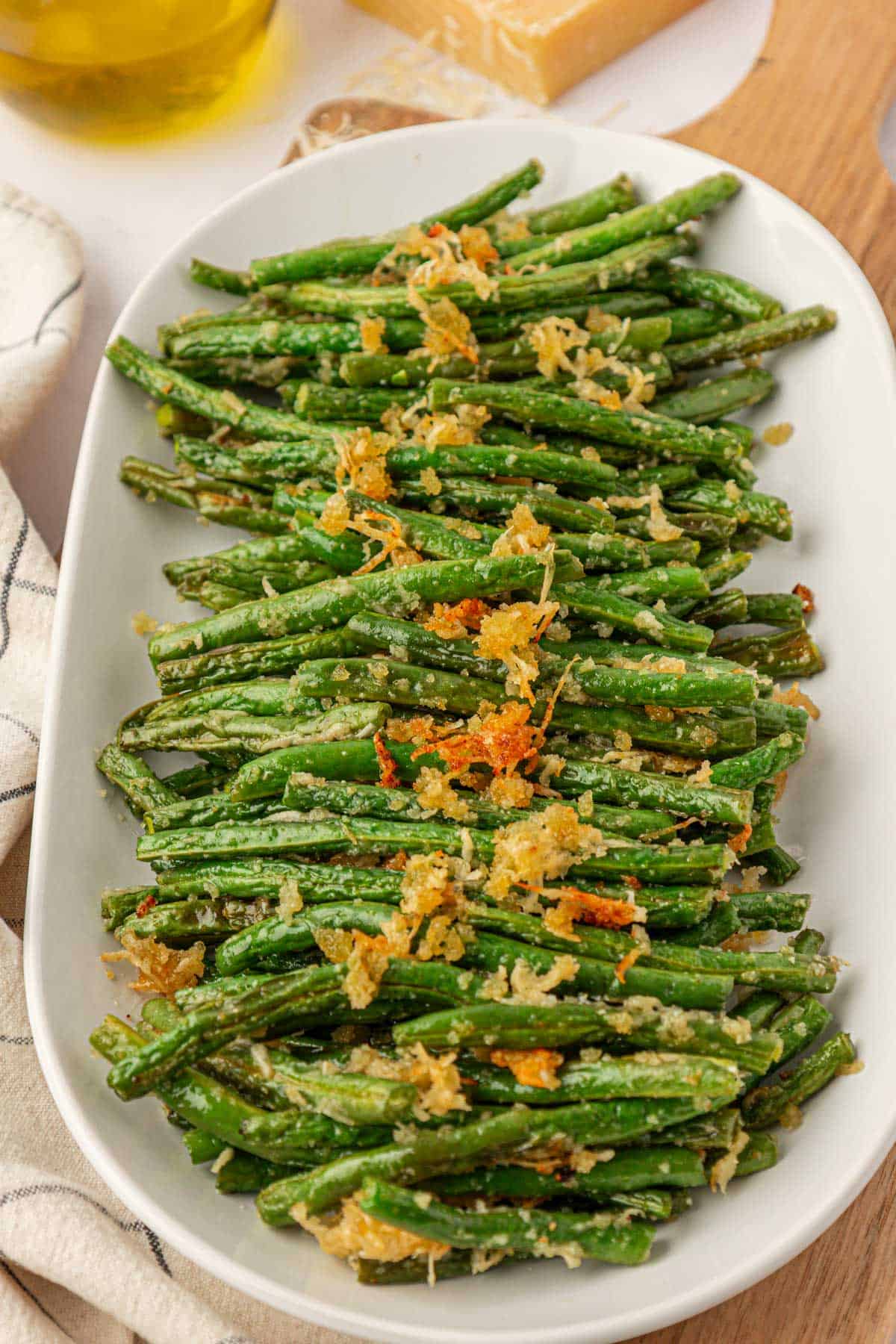 roasted parmesan green beans on a serving platter