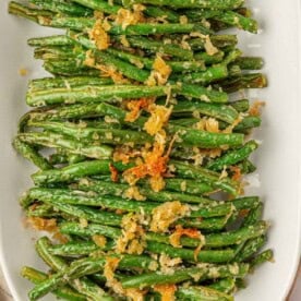roasted parmesan green beans on a serving platter