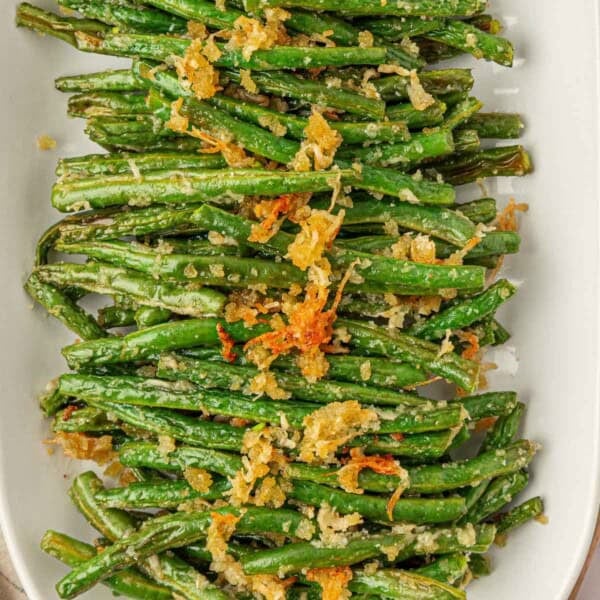 roasted parmesan green beans on a serving platter
